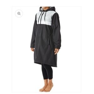 TYR Women's Alliance Podium Parka. Size small. Black